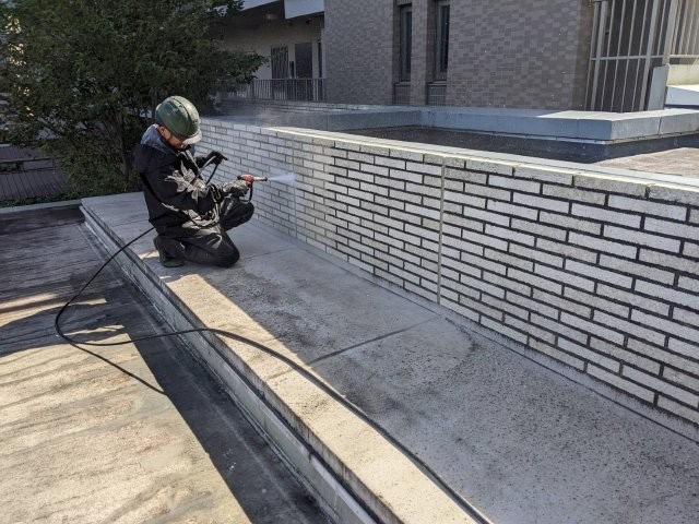 外壁清掃の作業状況