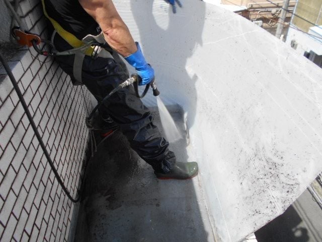 外壁清掃の作業状況