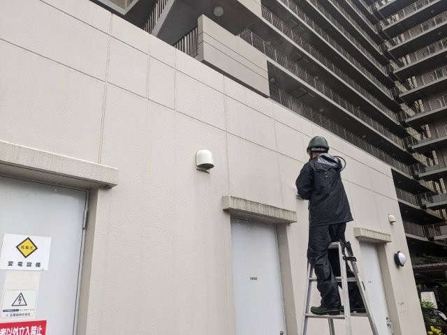 外壁清掃の作業状況