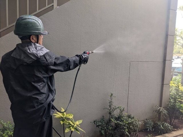 外壁清掃の作業状況